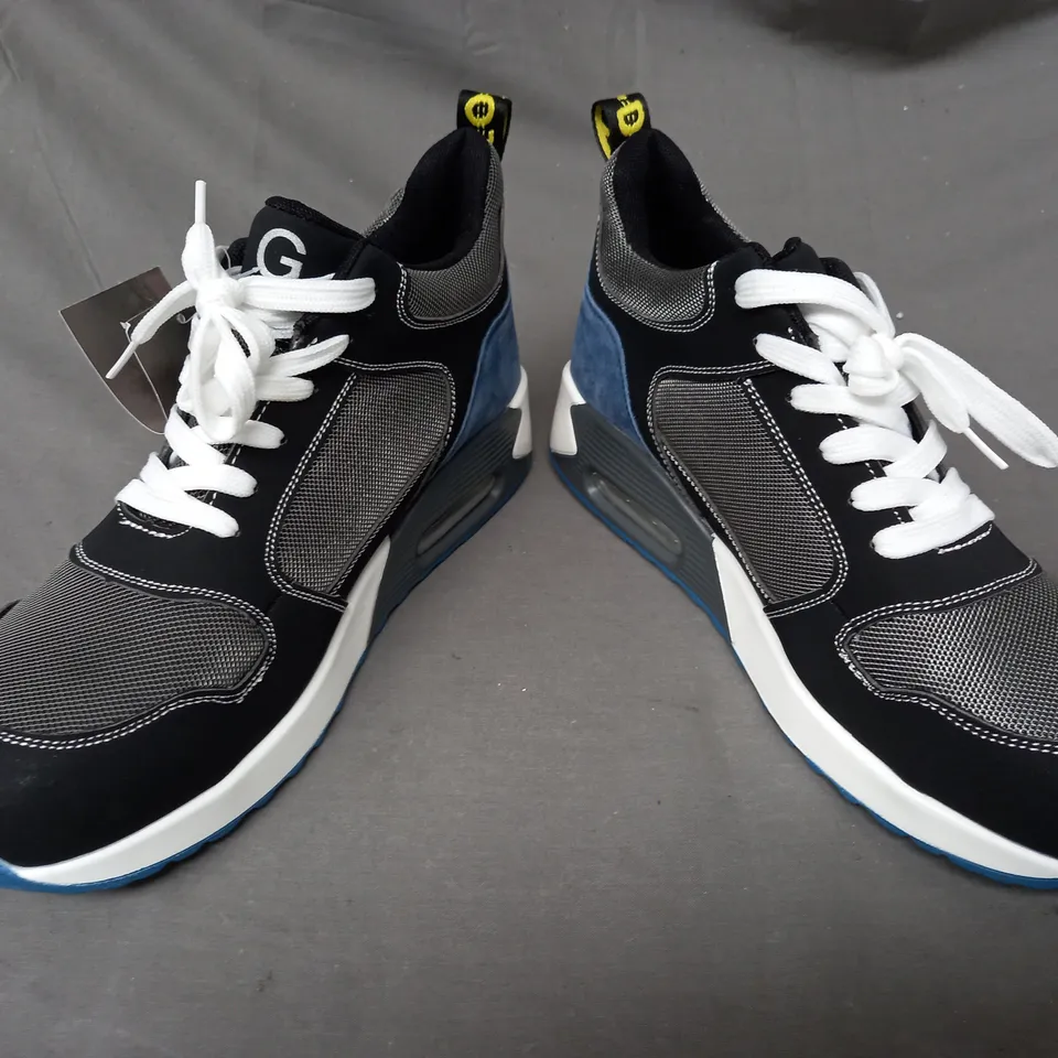 BOXED PAIR OF DESIGNER SHOES IN GREY/BLACK/BLUE UK SIZE 9
