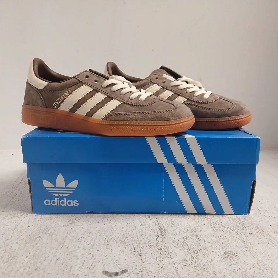 BOXED PAIR OF ADIDAS HANDBALL SPEZIAL TRAINERS IN DARK TAUPE SIZE UK 5