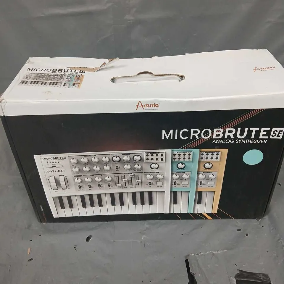 BOXED ARTURIA MICROBRUTE SE ANALOG SYNTHESIZER 