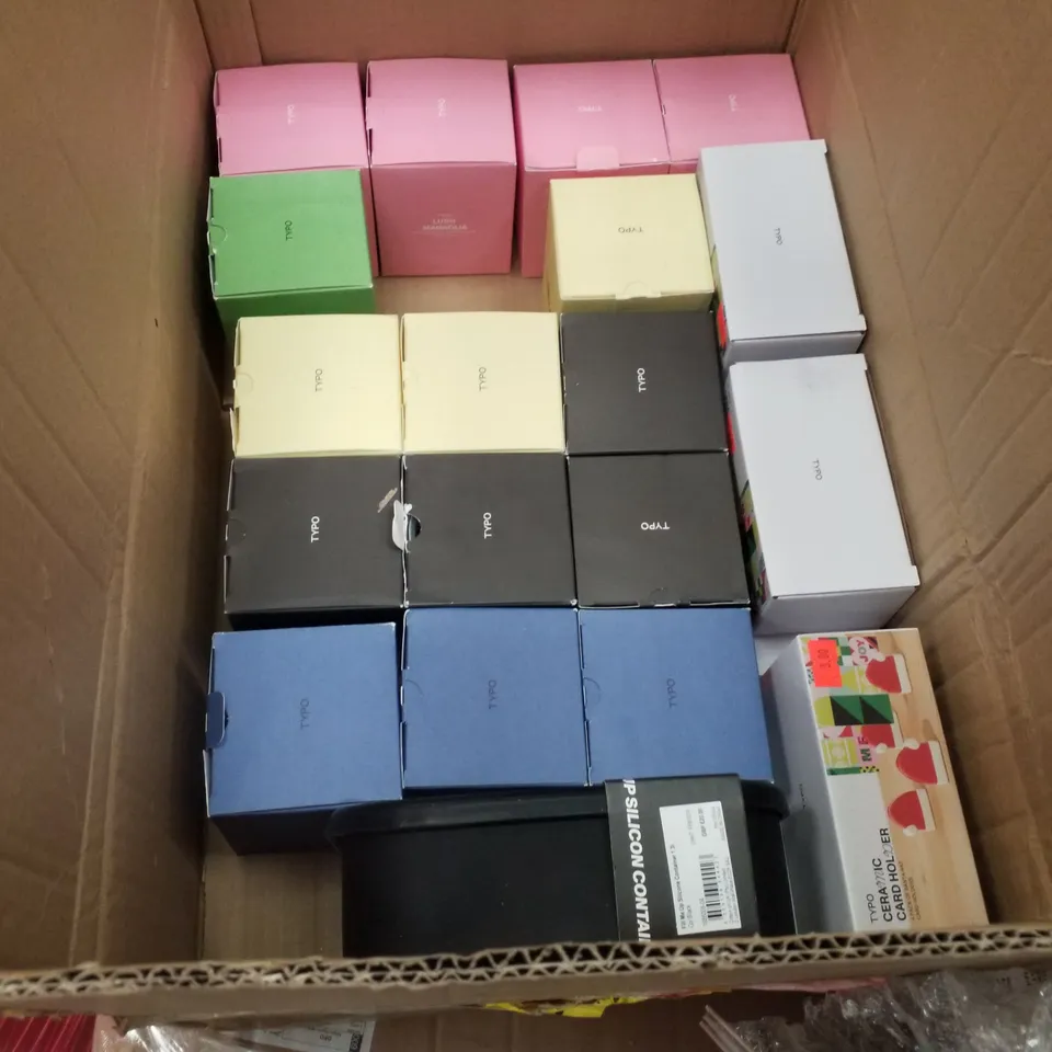 PALLET CONTAINING ASSORTED BRAND NEW PRODUCTS INCLUDING TABLE EASELS, SCENTED CANDLES, CERAMIC CARD HOLDERS SILICON TUBS & METAL SMOOTHIE CUPS 