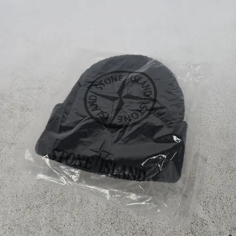 STONE ISLAND BLACK BEANIE HAT