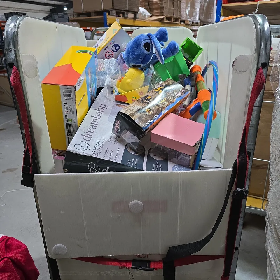 CAGE CONTAINING A LARGE QUANTITY OF KIDS TOYS AND GAMES TO INCLUDE HAPELLO MARBLE RUN, MAJORETTE CONSTRUCTION TOY FIGURES, STITCH PLUSH TOY, DINOSAUR FIGURE, HAPELLO MUSHROOM SPRINKLER ETC