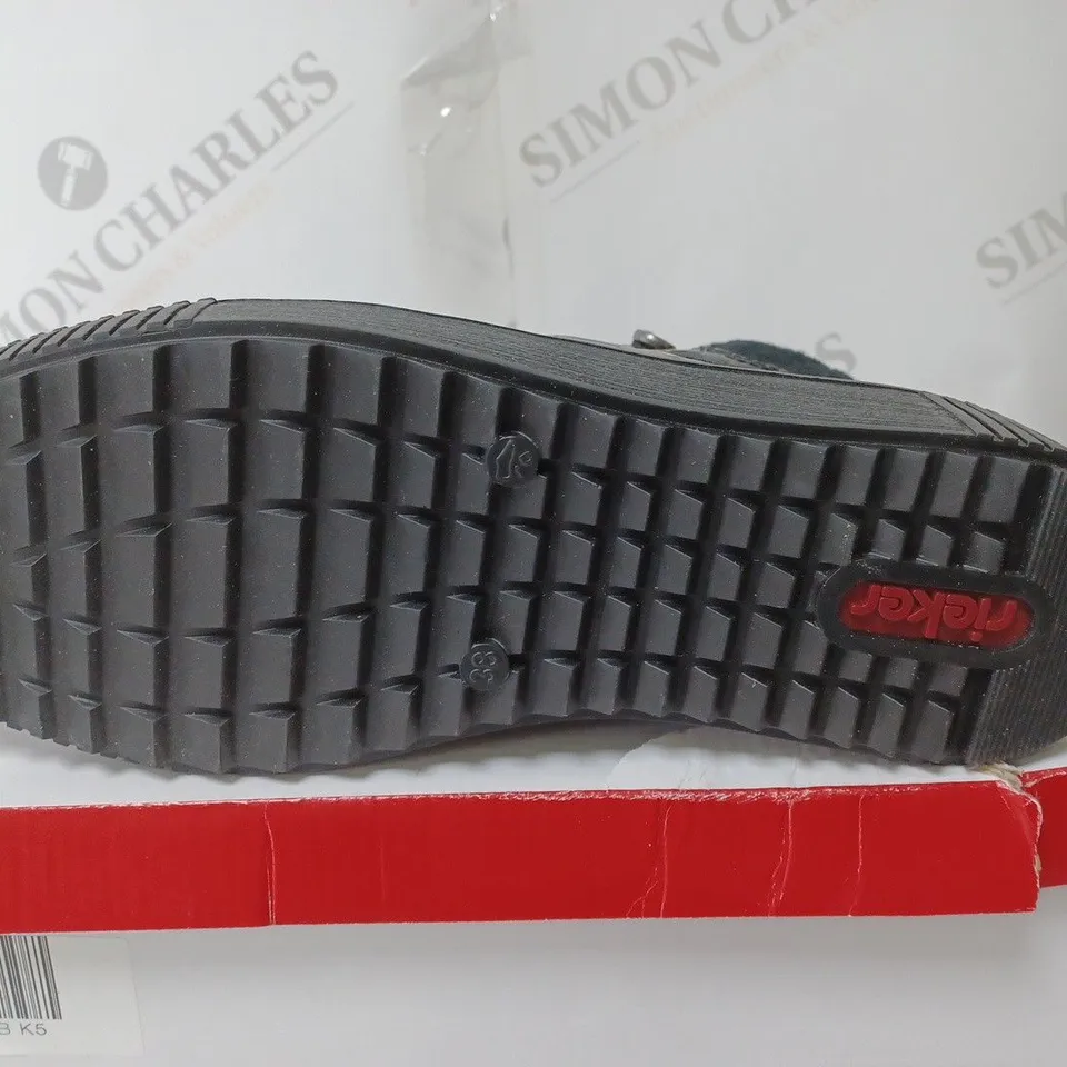 BOXED PAIR OF RIEKER FLEECE LINING BLACK PATENT/BRONZE SIDE ZIP TRAINER BOOTS IN BLACK UK SIZE 5