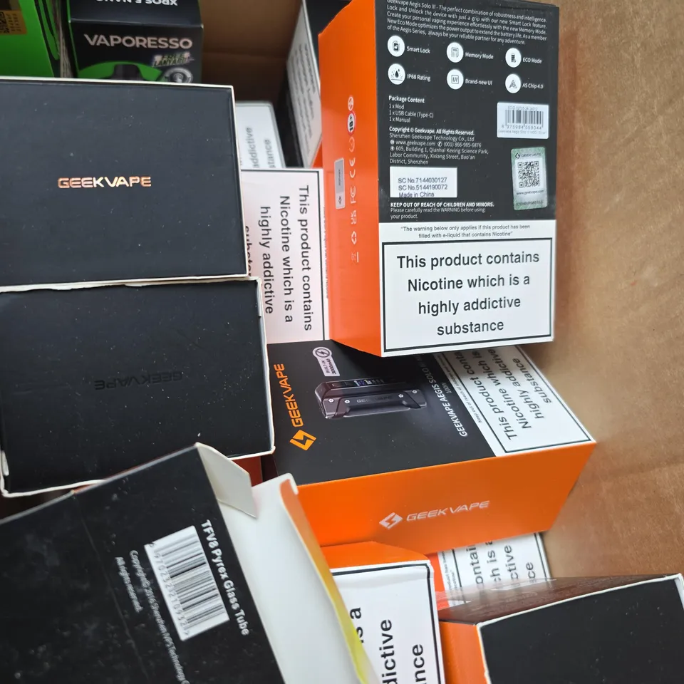 APPROXIMATELY 20 ASSORTED E-CIG PRODUCTS AND ACCESSORIES TO INCLUDE GEEK VAPE AND WICK 'N' WIRE