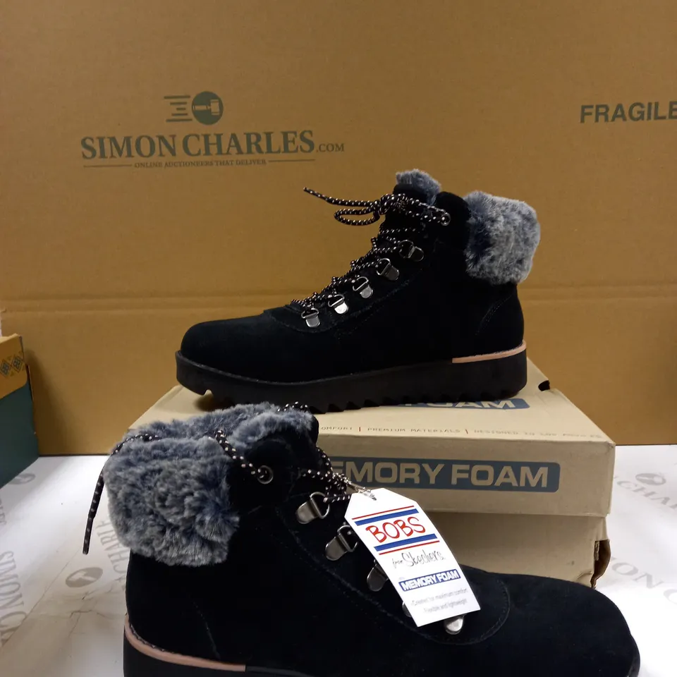 SKETCHERS MOUNT SEUDE HIKING BOOTS SIZE 6
