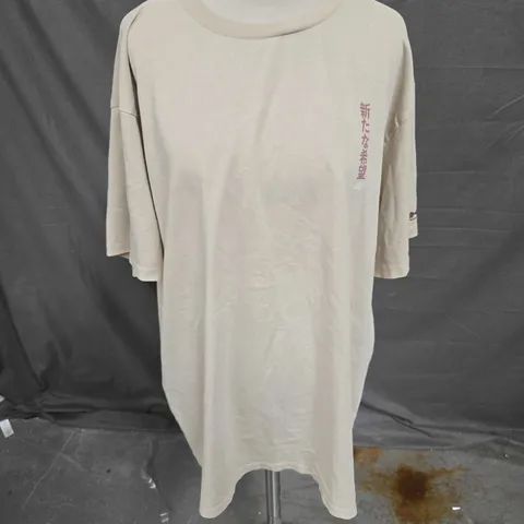STAR WARS ANIME BACK GRAPHIC PRINT OVERSZED TEE IN BEIGE SIZE L