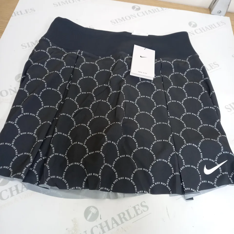 NIKE SPORT SKIRT SIZE M 