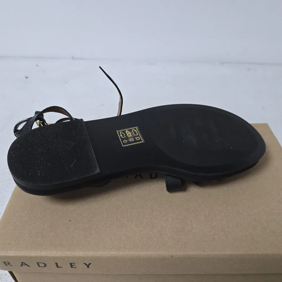 RADLEY FORE STREET LADIES BLACK UK 7 BOXED