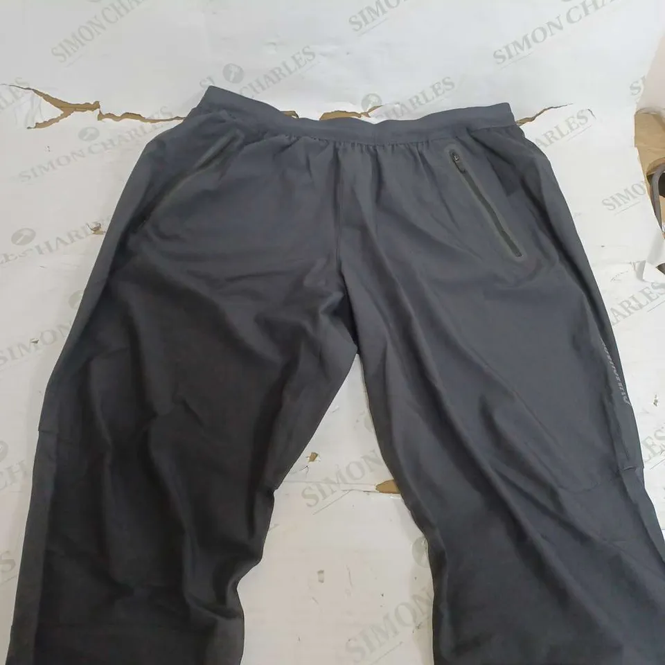 GYMSHARK HYBRID WOVEN PANTS IN BLACK - MEDIUM