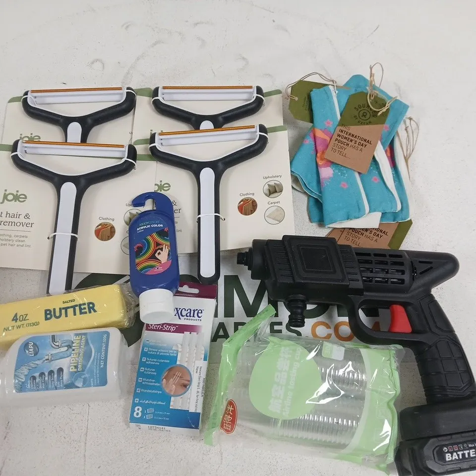LOT OF ASSORTED HOUSEHOLD ITEMS TO INCLUDE PET HAIR REMOVER, WOMENS DAY POUCHES STERI STRIPS