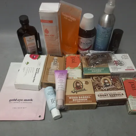 APPROXIMATELY 20 ASSORTED ITEMS TO INCLUDE BIO-OIL SKINCARE OIL, CORSODYL MOUTHWASH, PARADOX SHAMPOO, DR SQUATCH SOAP, PREMIUM TEETH WHITENING STRIPS, PAI CLEANSE AND CALM DUO