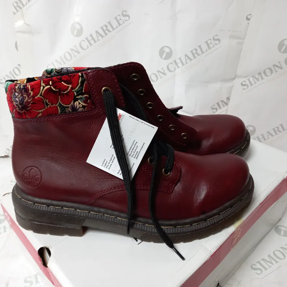 RIEKER RED INTEREST COLOUR BOOT SIZE 7 1/2 - BOXED