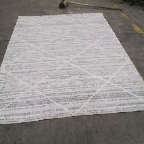 QUALITY DESIGNER AREA RUG - APPROXIMATELY 240X160CM