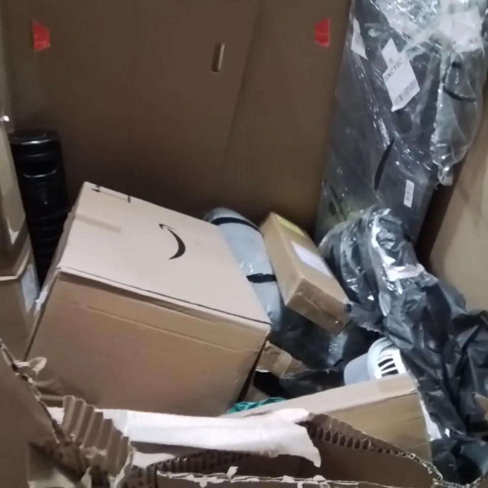 PALLET OF ASSORTED HOUSEHOLD GOODS AND PRODUCTS TO INCLUDE;PUPPY CARRIER,SALAD SPINNER,SUITCASE