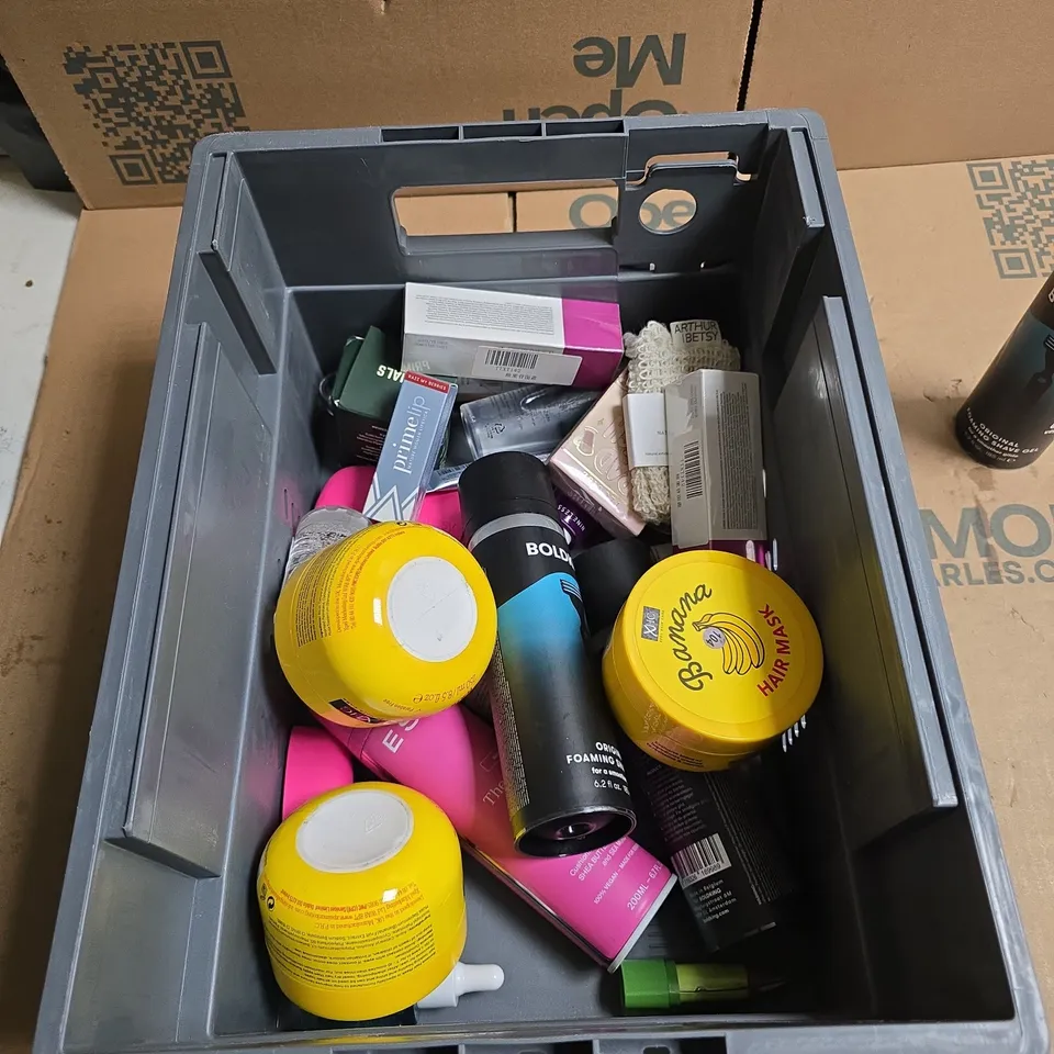 TOTE OF APPROXIMATELY 15 ASSORTED COSMETICS TO INCLUDE: BOLDKING SHAVE GEL 