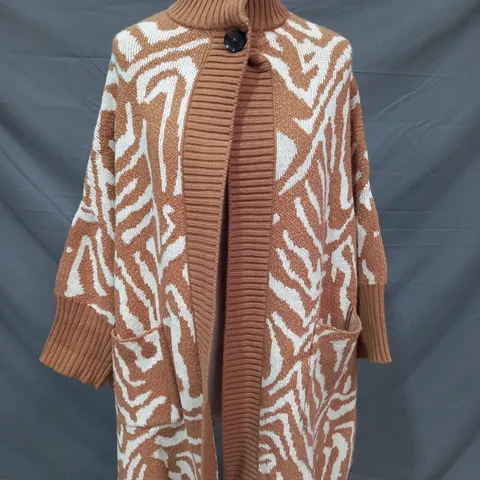 WYNNE COLLECTION KNITTED CARDIGAN IN CAMEL/BEIGE SIZE MEDIUM