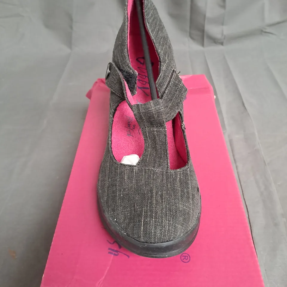 BOX OF APPROXIMATELY 12 PAIRS OF BLACK GUPPY LOVE WEDGE SHOES IN VARIOUS SIZES 