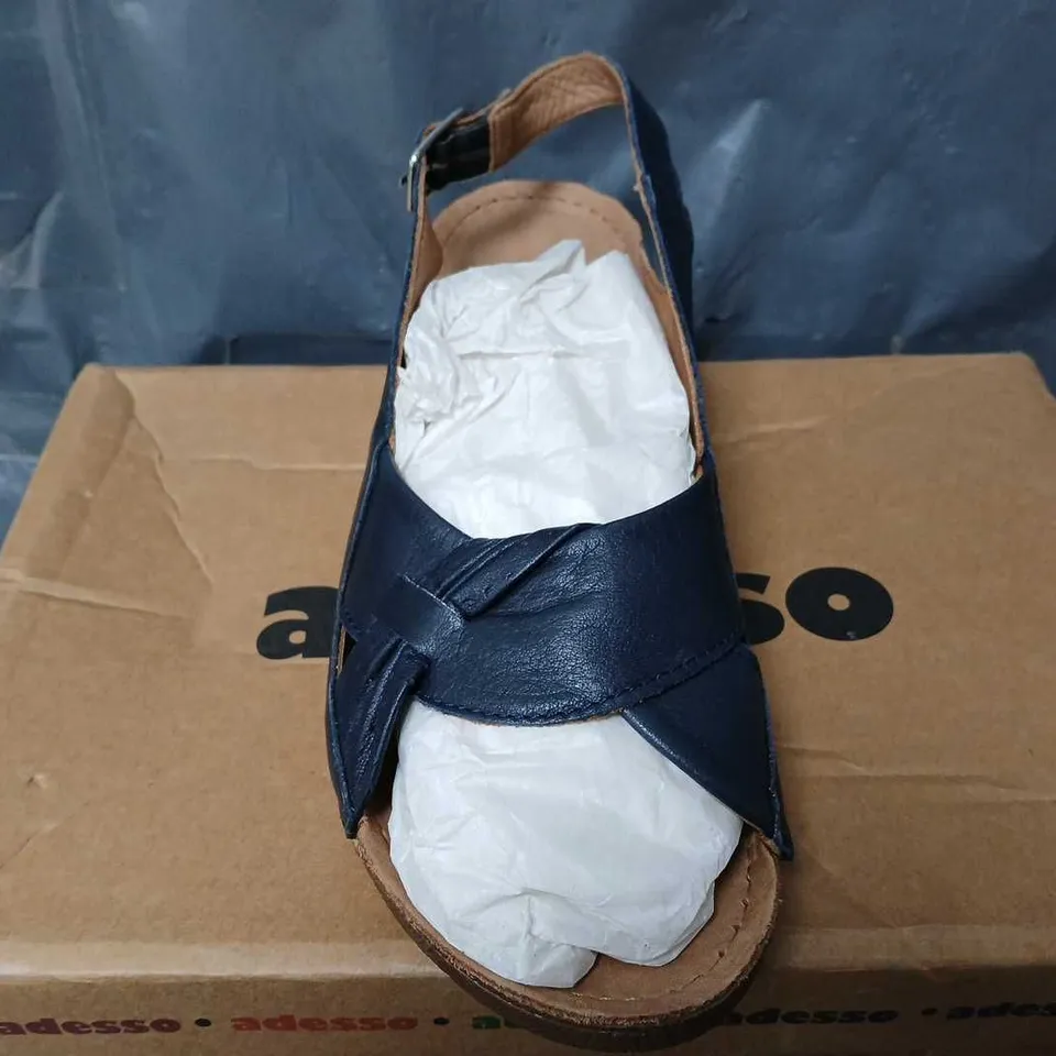 BOXED ADESSO KIM BUCKLE SANDALS IN NAVY - SIZE 4