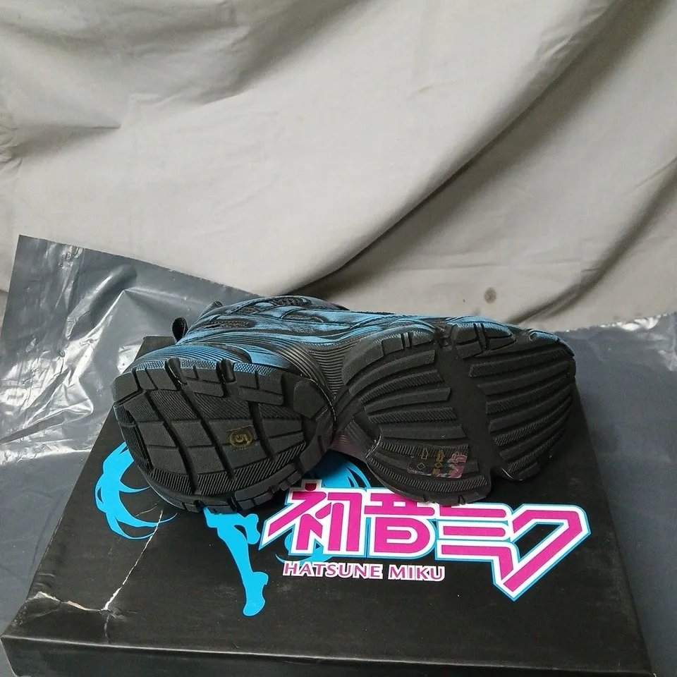 KOI HATSUNE MIKU MEGA CHUNKY TRAINER BLACK BOXED SIZE 5