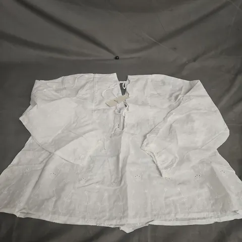 HOLLISTER EYELET-EMBROIDERED BLOUSE WITH TIE-FRONT - WHITE, SIZE L