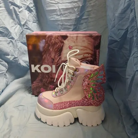 KOI WINGS OF A BUBBLEGUM EYED PIXIE BOOTS – PINK, UK 3 (US 5) 