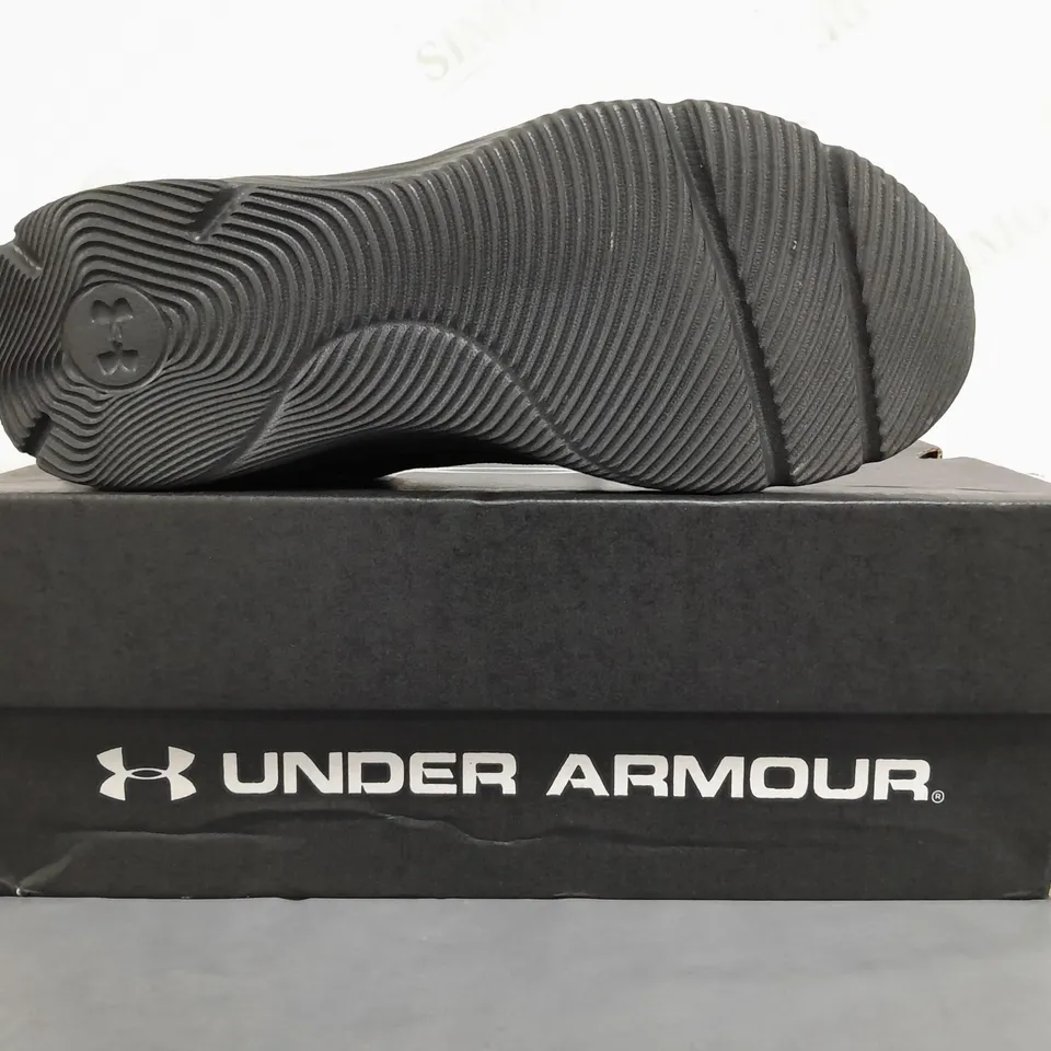 BOXED PAIR OF UNDER ARMOUR W MOJO 2 SHOES IN BLACK UK SIZE 5