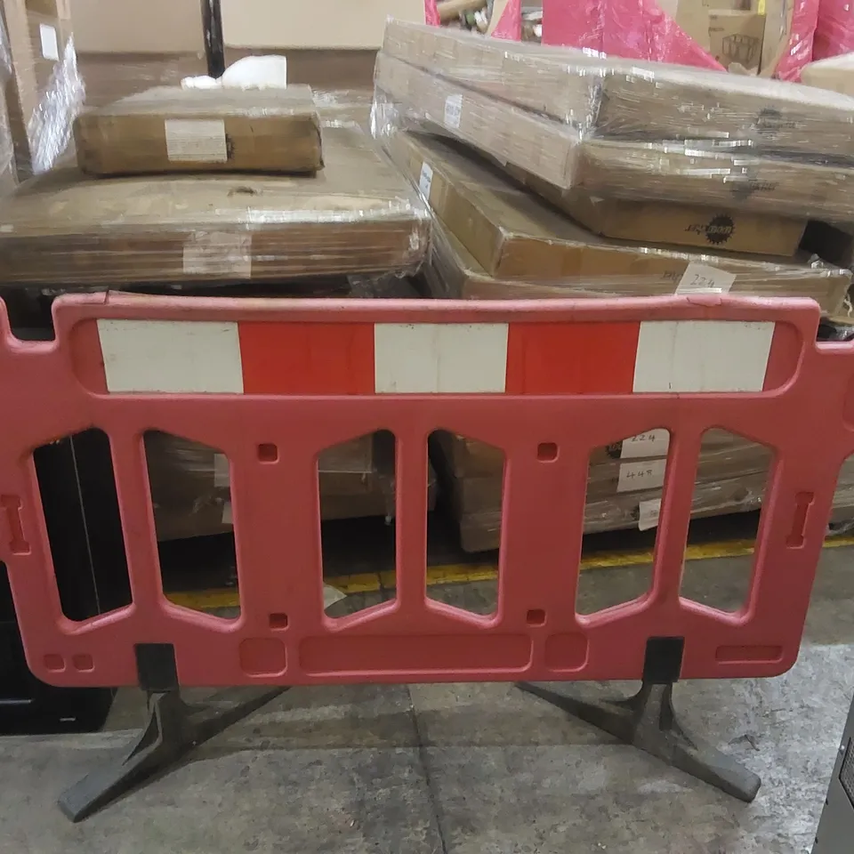 PLASTIC CROWD BARRIER 