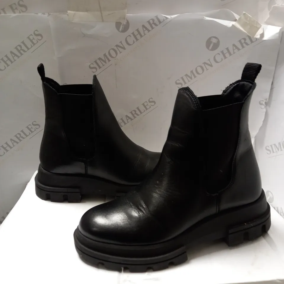 BOXED PAIR DUNE CHUNKY CHELSEA BOOT IN BLACK, UK SIZE 3