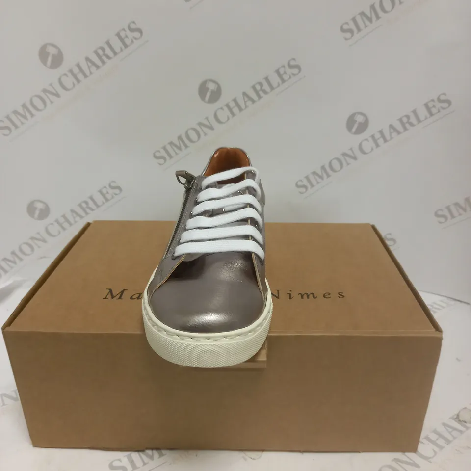 BOXED PAIR OF MAISON DE NIMES LEATHER ZIP SIDE TRAINERS IN PEWTER - SIZE 4