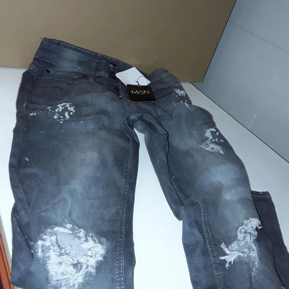 PAIR OF SUPER SKINNY BUSTED KNEE PAINT SPLATTER JEANS MID GREY - 30R