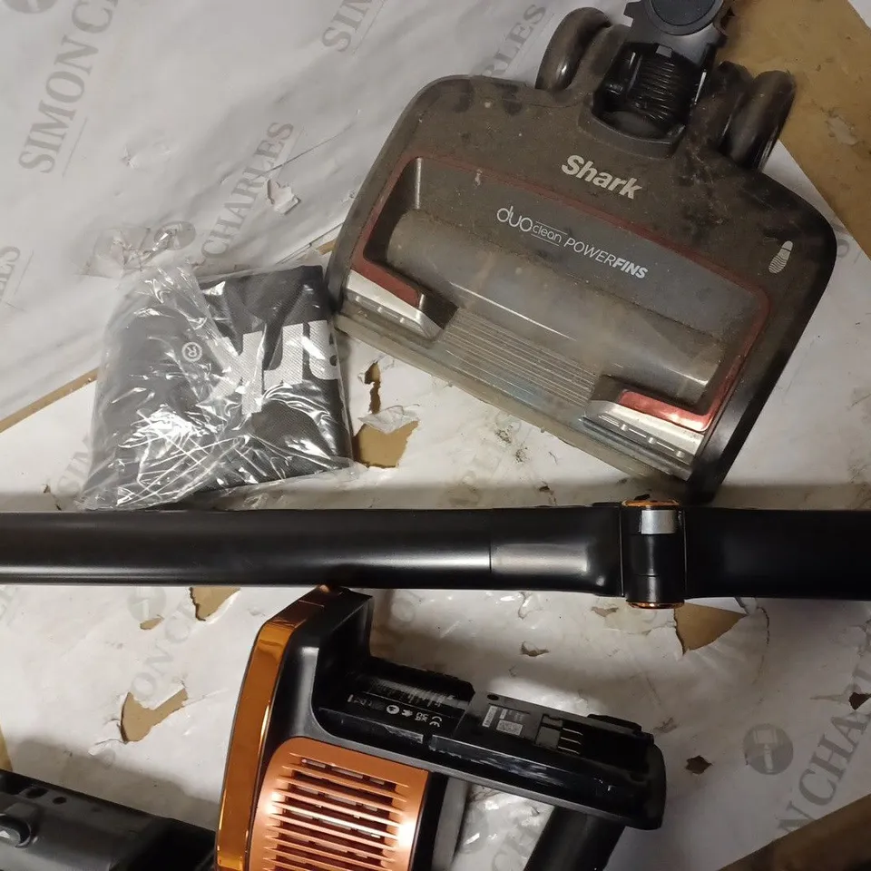 SHARK CORDLESS STICK VACUUM