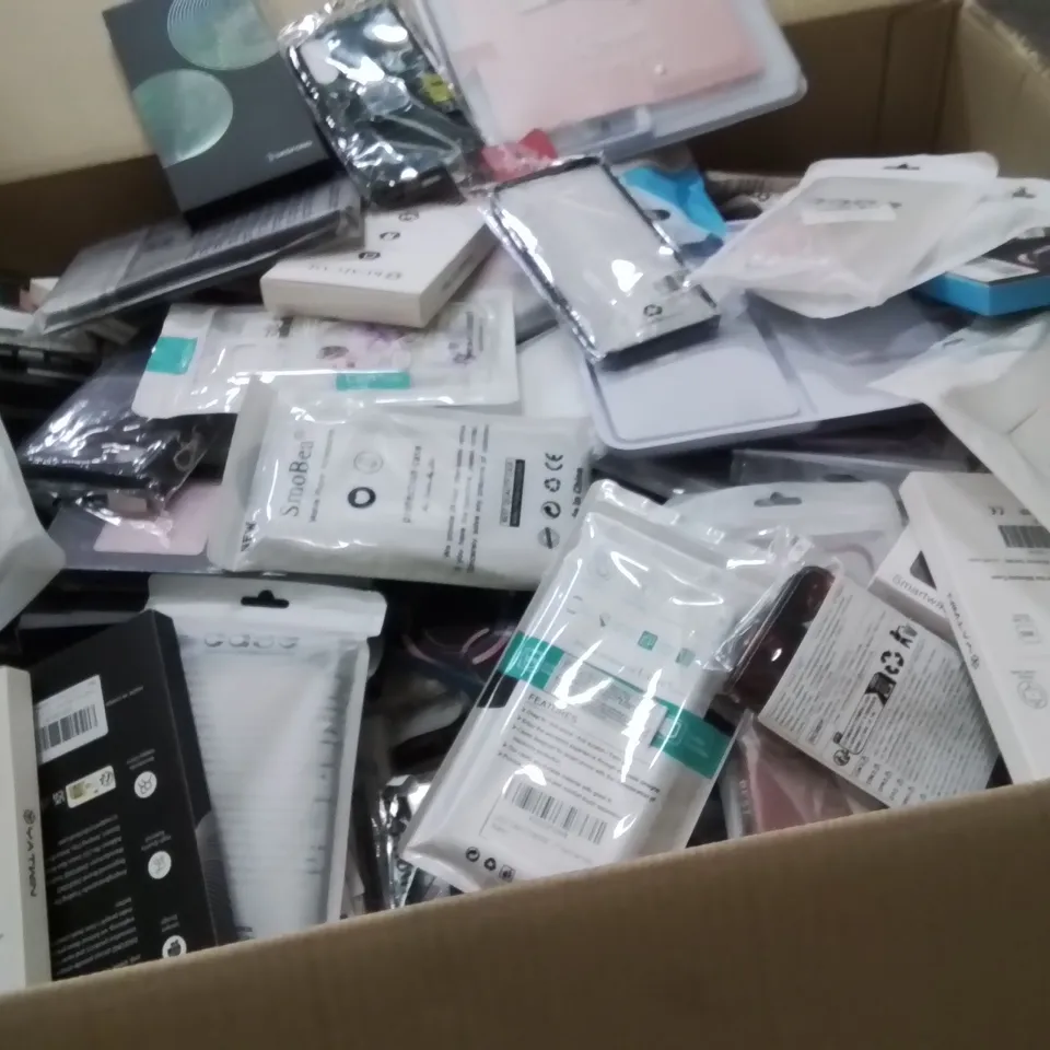PALLET CONTAINING A LARGE QUANTITY OF PHONE CASES,SCREEN PROTECTORS 