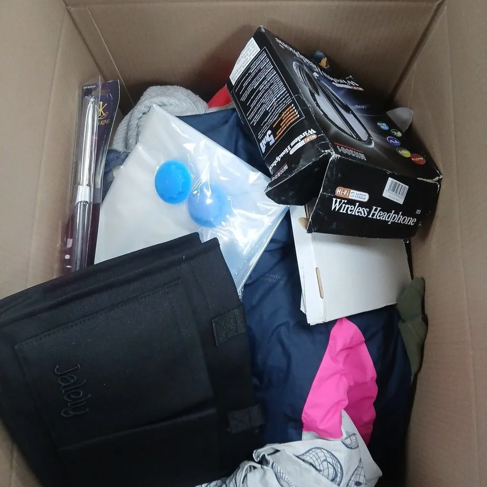 BOX OF APPROXIMATELY 10 ASSORTED ITEMS INCLUDING DENMAN LEOPARD PRINT HAIR BRUSH, KARAN KING LIGHTER AND A SONIC THE HEDGEHOG KNUCKLES TOY