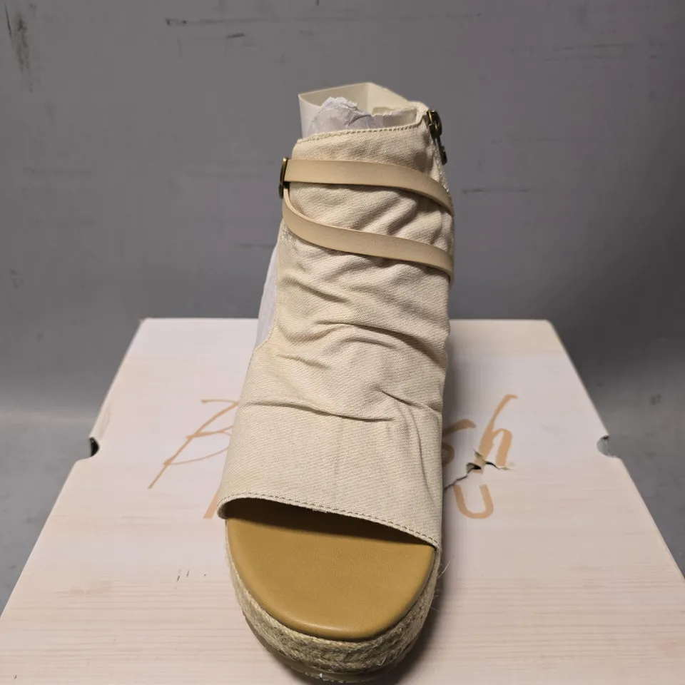 BOXED BLOWFISH MALIBU LACEY WEDGE SANDAL - SIZE 8