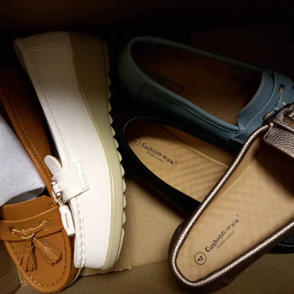 BOX OF APPROX 5 ASSORTED PAIRS OF SHOES IN VARIOUS STYLES - SIZE 4