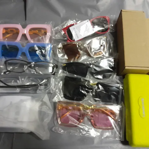 LOT OF APPROXIMATELY 25 ASSORTED PAIRS OF GLASSES 