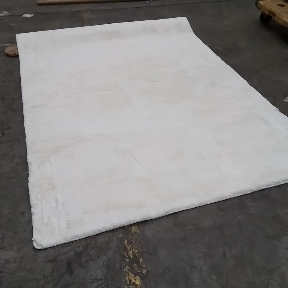 QUALITY DESIGNER AREA RUG - APPROXIMATELY 230X160CM