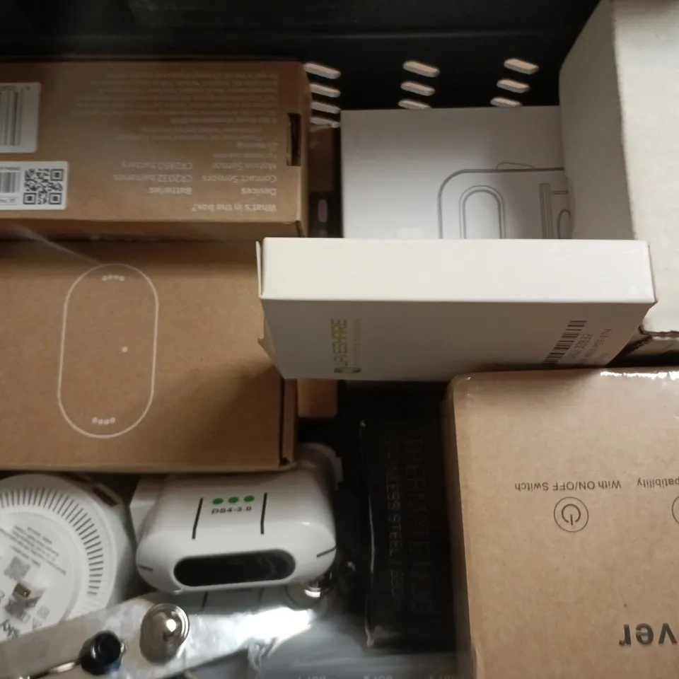 APPROXIMATELY 12 ASSORTED HOUSEHOLD ITEMS TO INCLUDE SHOULDER MASSAGER, DIFFUSER SET, ETC
