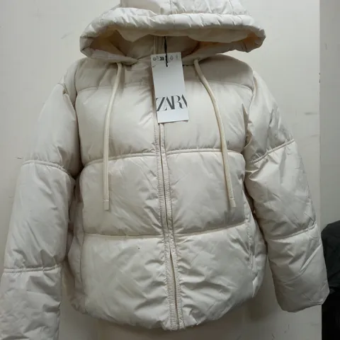 ZARA CROPPED BUBBLE COAT IN WHITE - SMALL