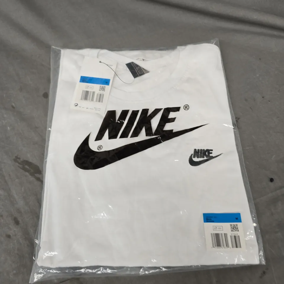 NIKE WHITE T-SHIRT WITH SWOOSH LOGO – SIZE M (MEN'S)