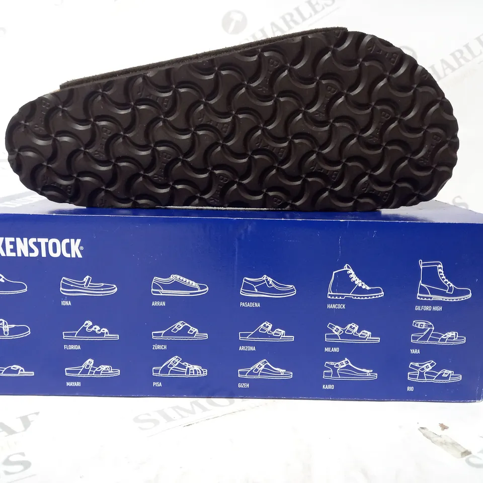 BOXED PAIR OF BIRKENSTOCK ARIZONA BS OPEN TOE SANDALS IN MOCHA COLOUR UK SIZE 7.5