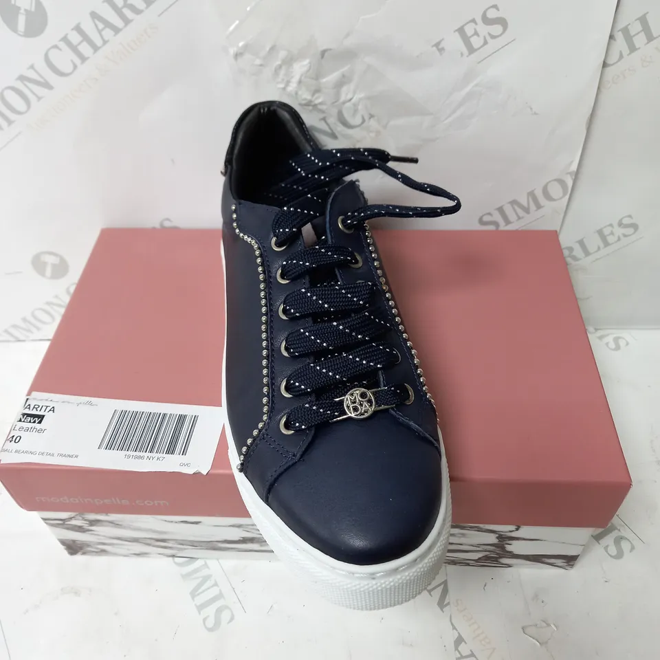 BOXED PAIR OF MODA IN PELLE ARITA NAVY LEATHER TRAINERS - SIZE 7