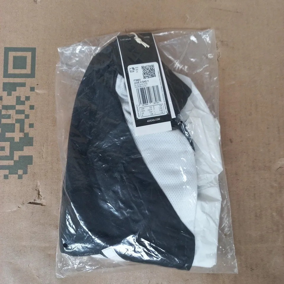 BAGGED ADIDAS KID'S JUVENTUS 24/25 HOME SHORTS IN BLACK/WHITE SIZE 7-8 YEARS