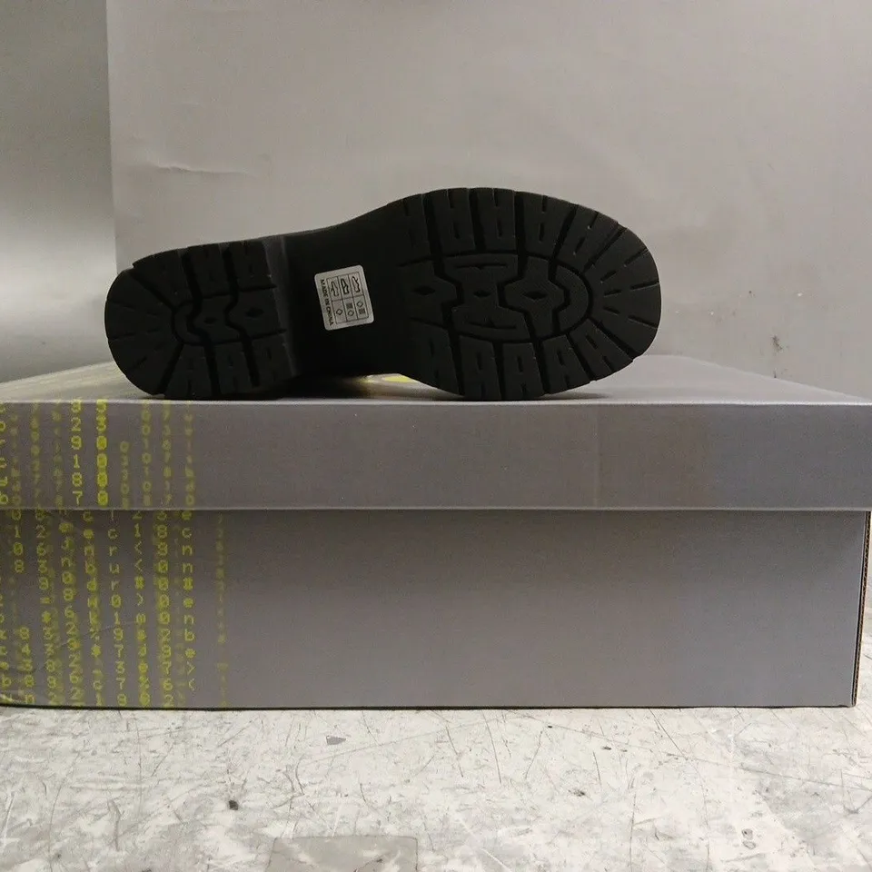 BOXED PAIR OF KOI TEXEL SHEARLING SWITCH BOOTS IN BLACK SIZE UK 3