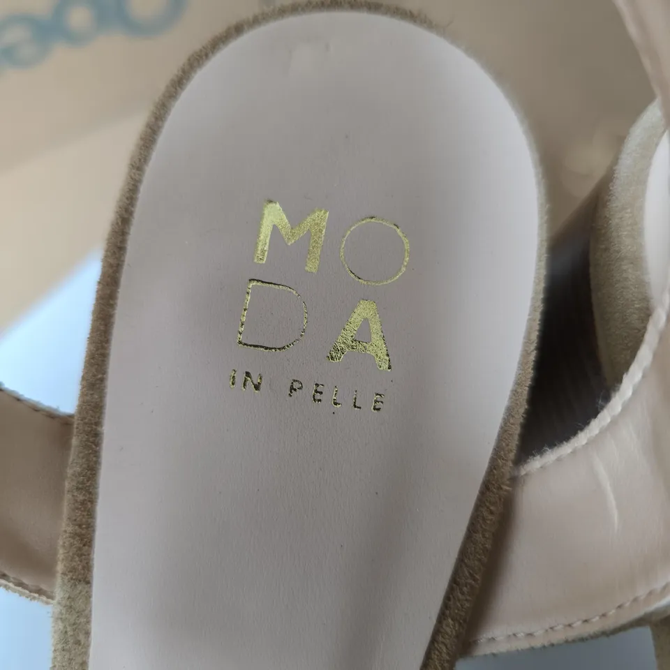 MODA IN PELLE QUINNIE TAN SUEDE PLATFORM SANDALS, UK 7 (EU 40)