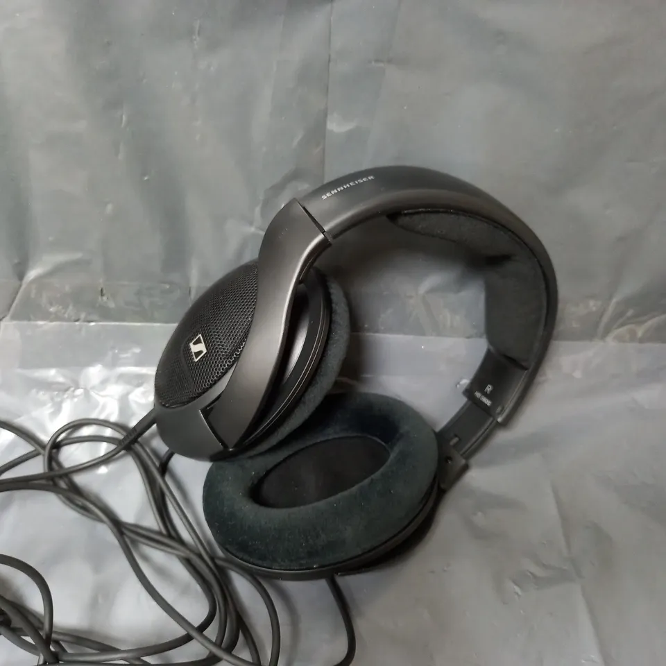 BOXED SENNHEISER HD 560S WIRED EARPHONES IN BLACK