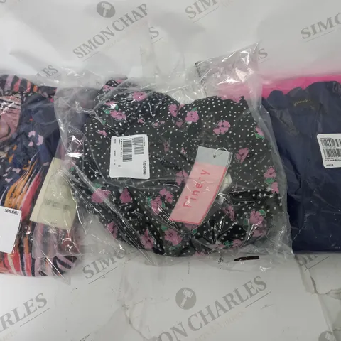 BOX OF APPROXIMATELY 10 ASSORTED ITEMS OF CLOTHING TO INCLUDE MONSOON, FINERY. FRANK USHER, ETC
