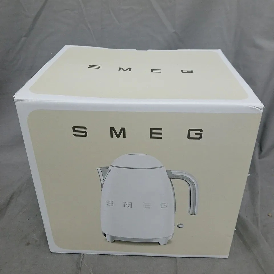 SMEG KLF03WHMUK 1.7L RETRO STYLE JUG KETTLE
