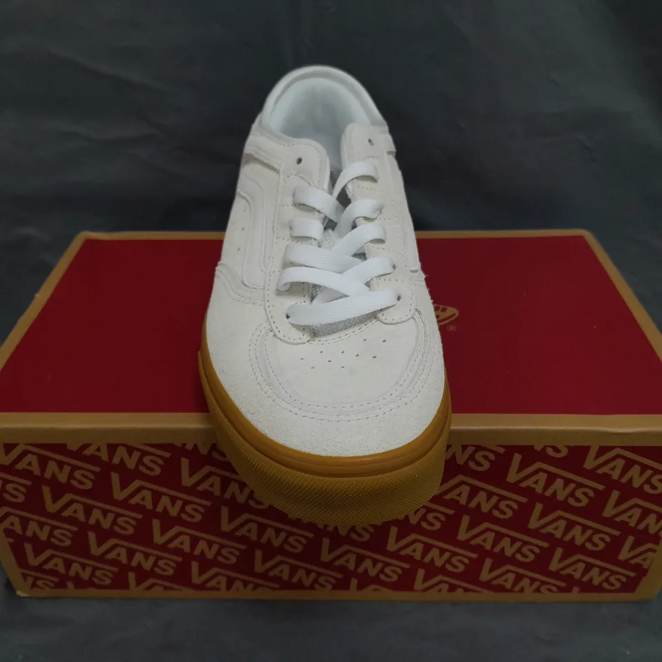 BOXED PAIR OF VANS TRAINERS IN WHITE UK SIZE 9