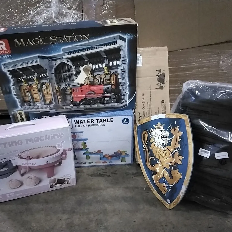 PALLET CONTAINING ASSORTED ITEMS TO INCLUDE: KNITTING MACHINE, MAGIC STATION TRAIN SET, KIDS WATER TABLES, SLEEPING BAGS, KIDS TENT ETC